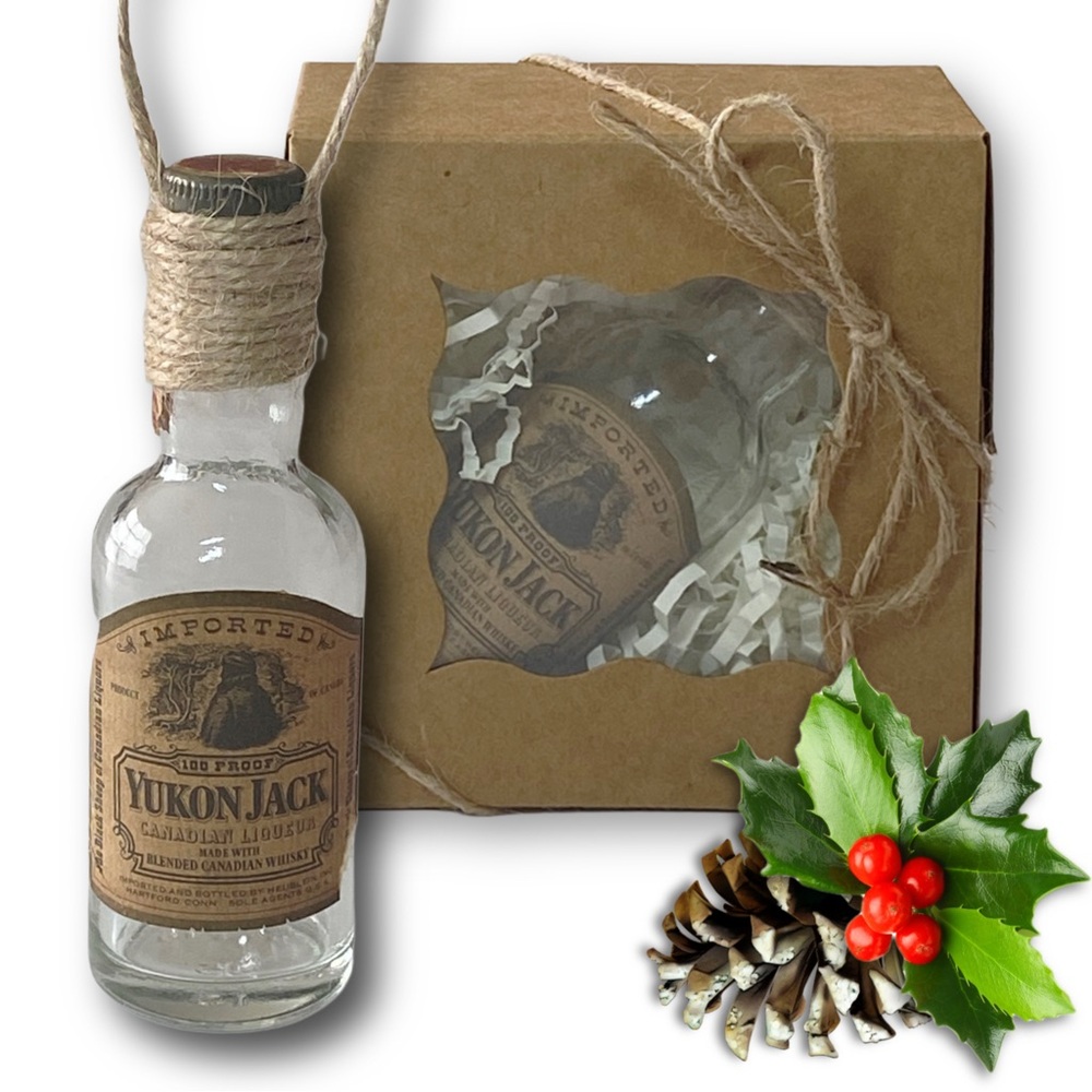 Yukon Jack Canadian liqueur Whisky Artisan Vintage Glass Miniature Bottle Orname